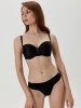 Czarna wersja SPORT GLAM zachwyca elegancją i wygodą. Dzięki profilowanym miseczkom typu push-up i regulowanym ramiączkom zapewnia perfekcyjne dopasowanie i piękny wygląd.